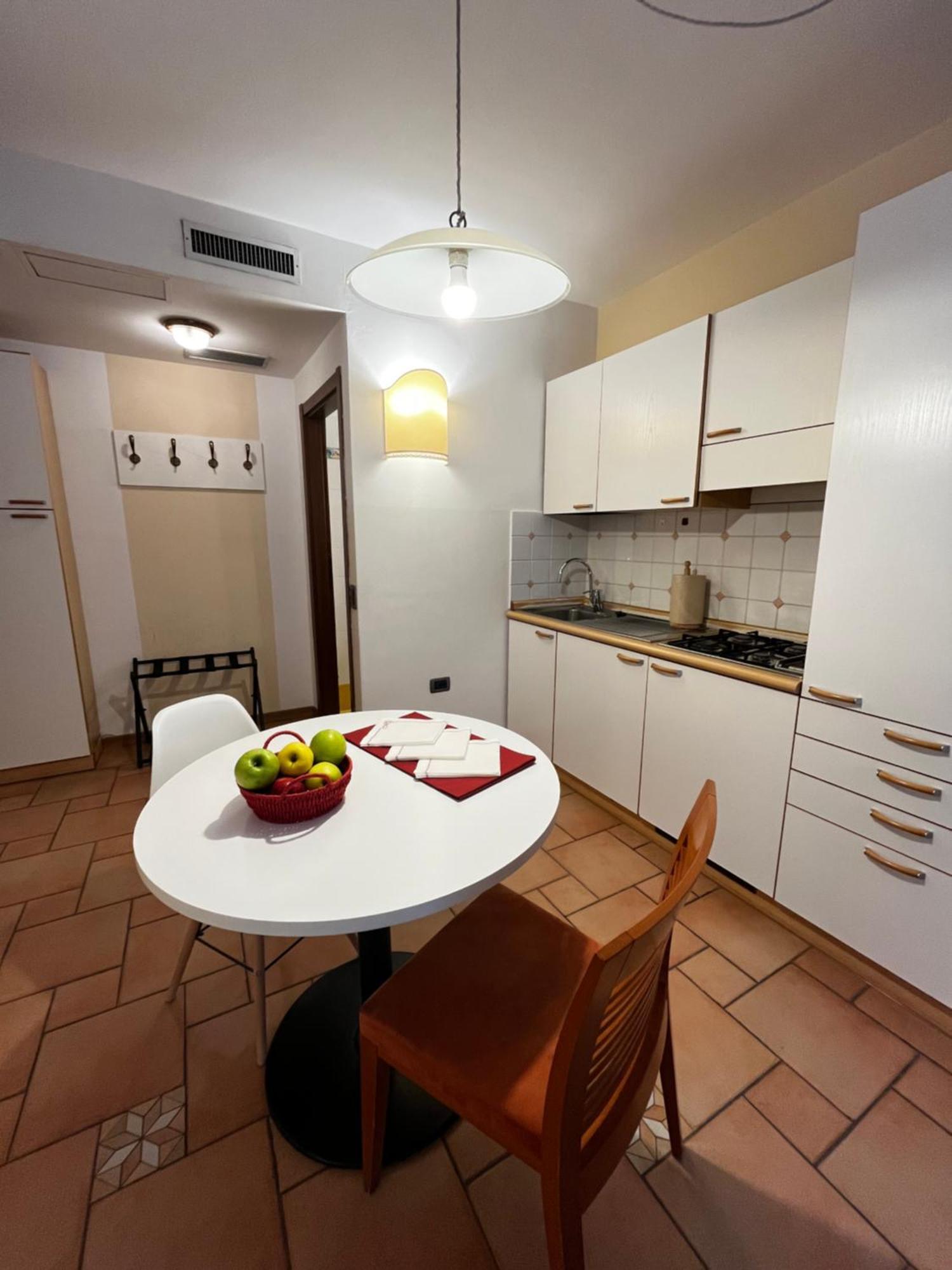 Manci Apartments By Hotel America Тренто Екстер'єр фото