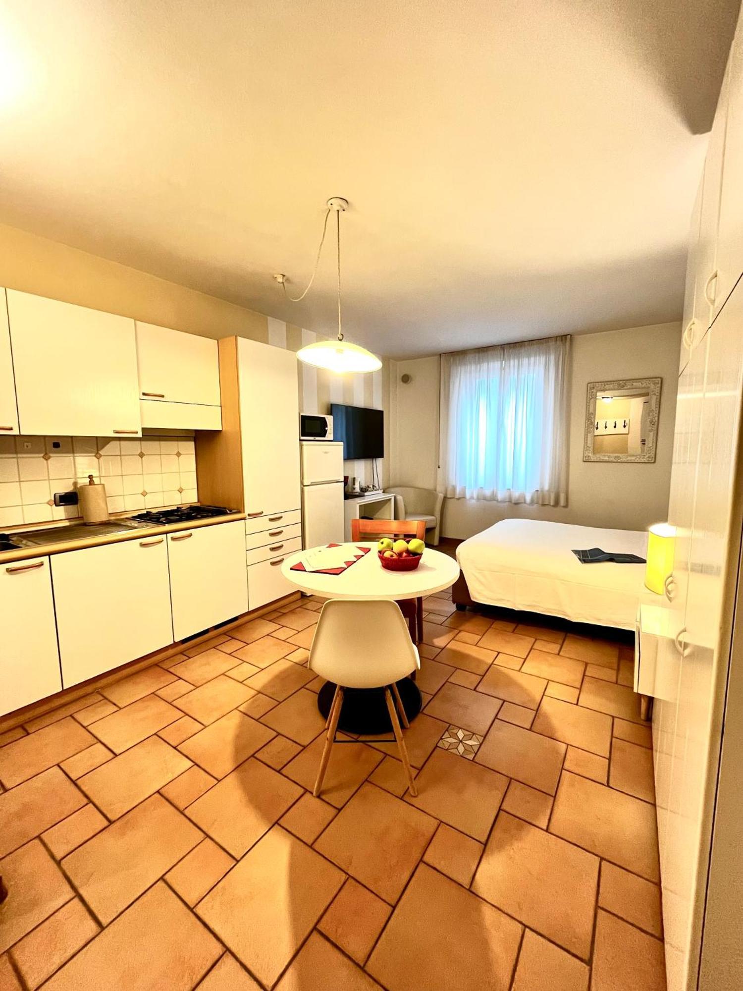Manci Apartments By Hotel America Тренто Екстер'єр фото