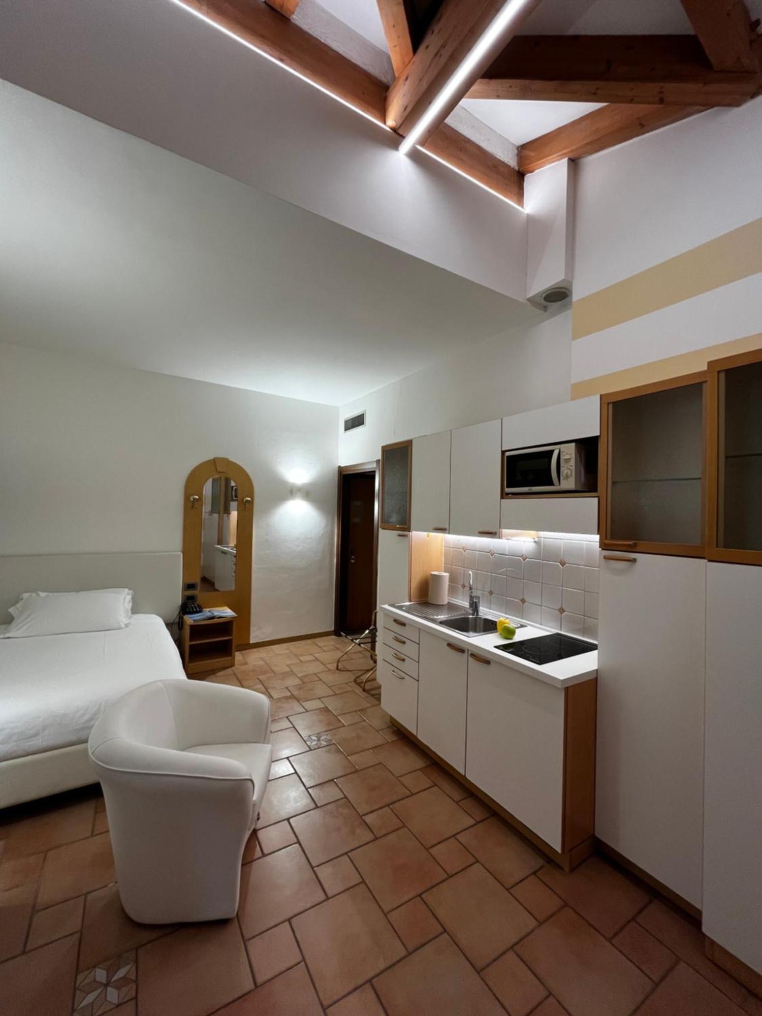 Manci Apartments By Hotel America Тренто Екстер'єр фото